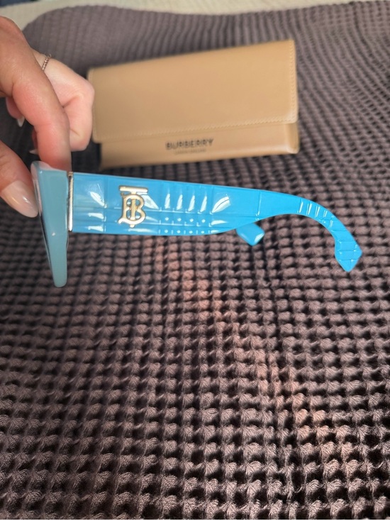 Burberry Meadow Blue Cat Eye Sunglasses, Retro Style, Luxury main image 7